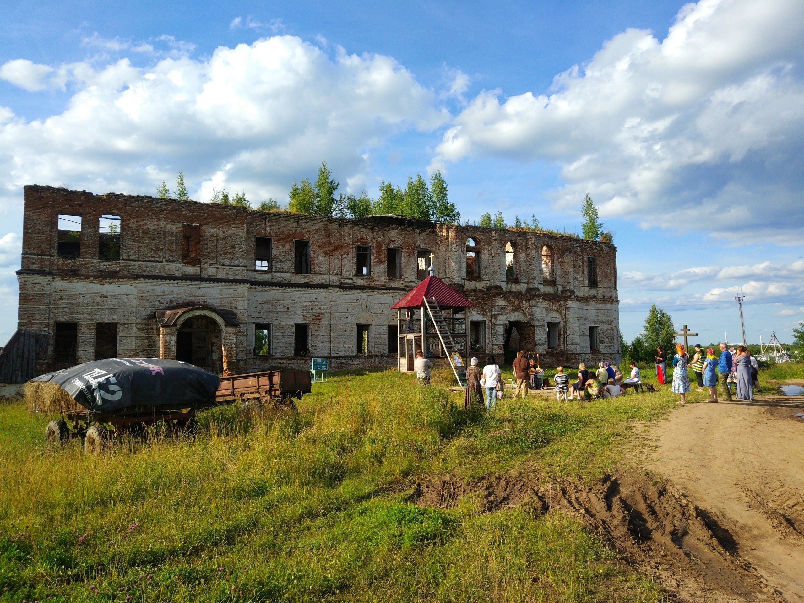 Село Троицкое заброшенная деревянная Церковь