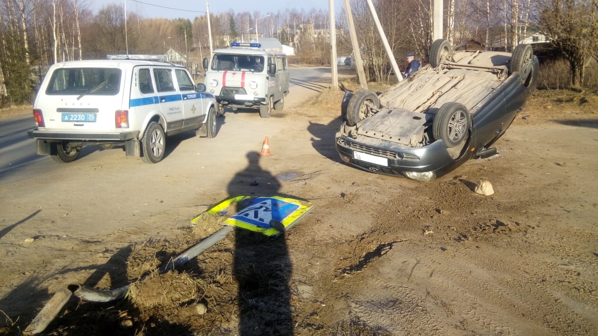 На трассе в Бабушкинском районе перевернулся автомобиль Лада Приора:  водитель погиб | 01.05.2022 | Вологда - БезФормата