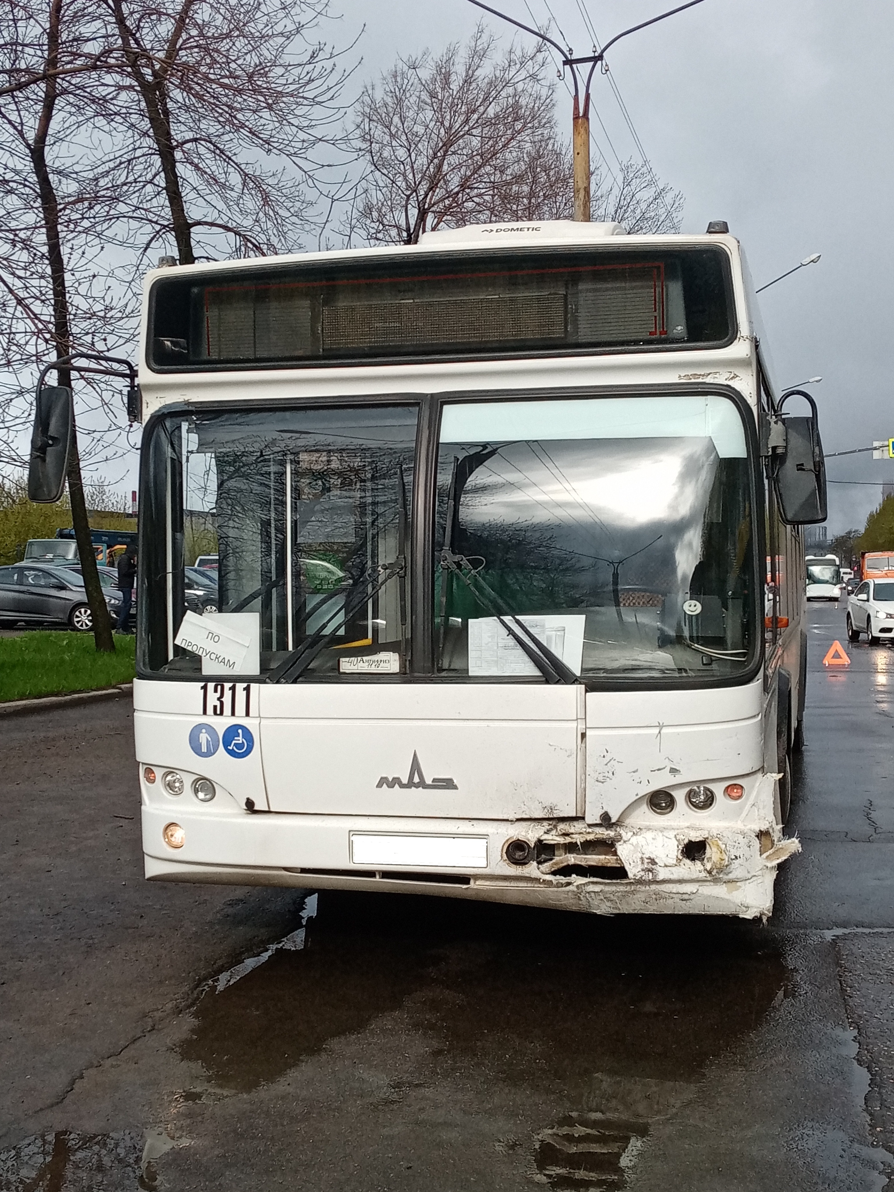 В Череповце ВАЗ врезался в автобус | 18.05.2020 | Вологда - БезФормата