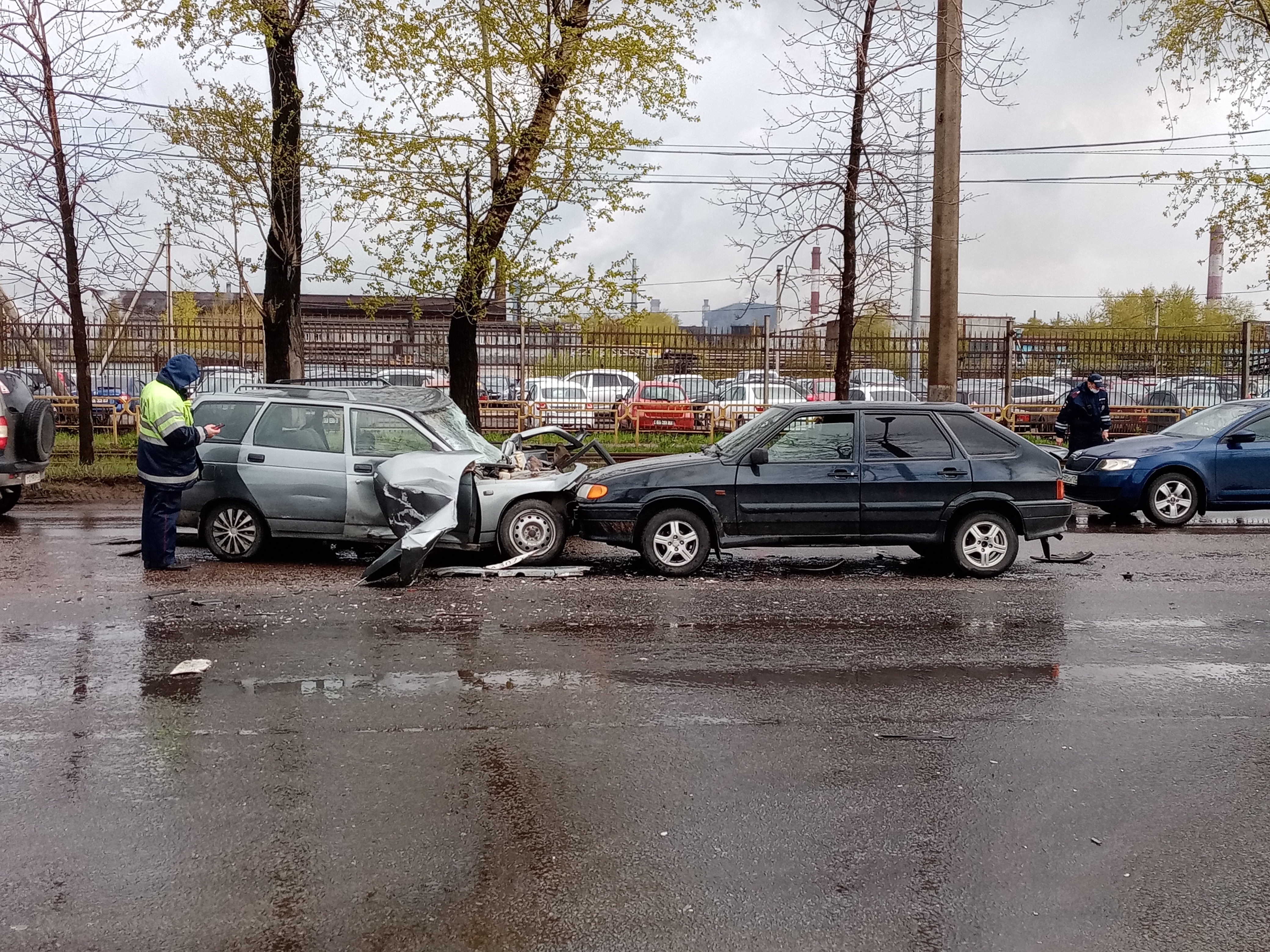 В Череповце ВАЗ врезался в автобус | 18.05.2020 | Вологда - БезФормата