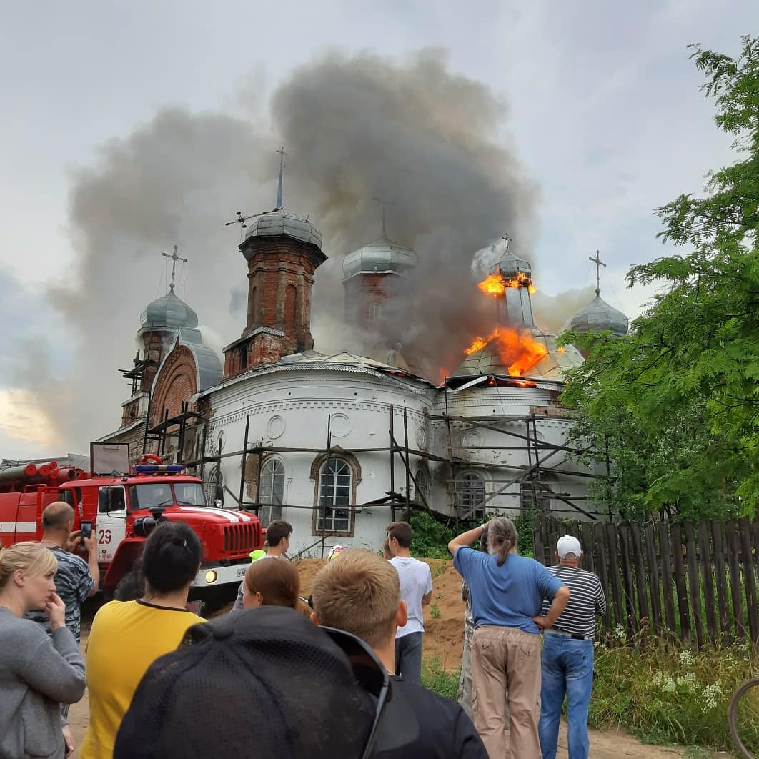 Прогноз погоды в кичменгском городке на 2. Кич-городок Вологодская область. Пожар в храме. Пожарный храм. Пожар Кичменгский городок.