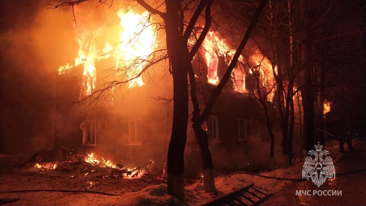 20-квартирный деревянный жилой дом сгорел в Соколе 26 января | 26.01.2023 |  Вологда - БезФормата