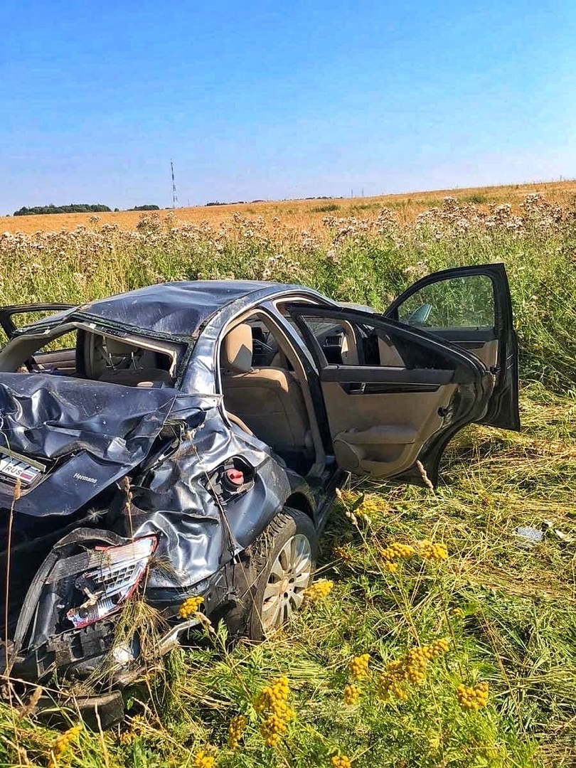 В Вологодском районе автомобиль «Мерседес» съехал в кювет и опрокинулся:  водитель погиб | 08.08.2022 | Вологда - БезФормата