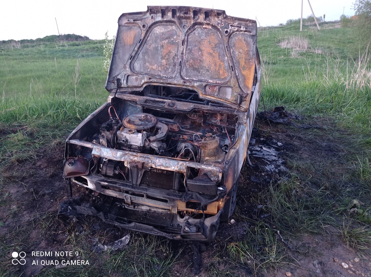 В Вологодском районе сгорел автомобиль «Ока», оставленный на обочине |  02.06.2022 | Вологда - БезФормата