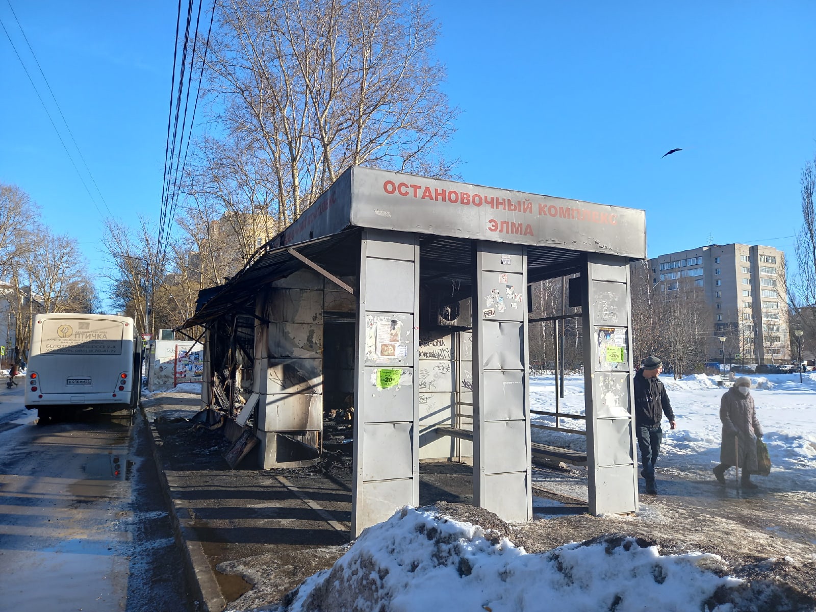 В Вологде при пожаре в ларьке оказалась повреждена автобусная остановка |  23.03.2021 | Вологда - БезФормата