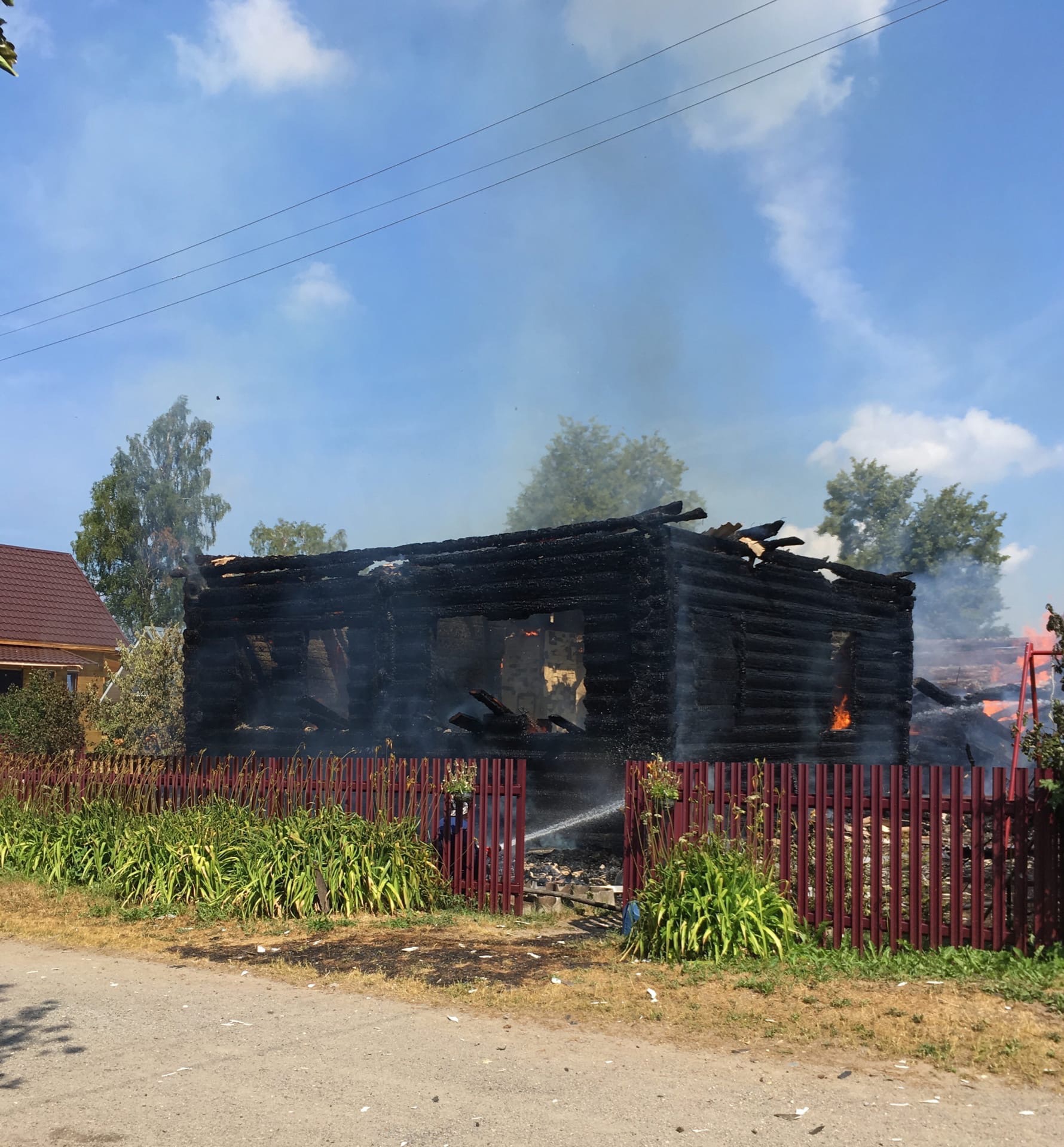 Жилой дом сгорел в деревне Сычево Череповецкого района | 28.06.2021 |  Вологда - БезФормата