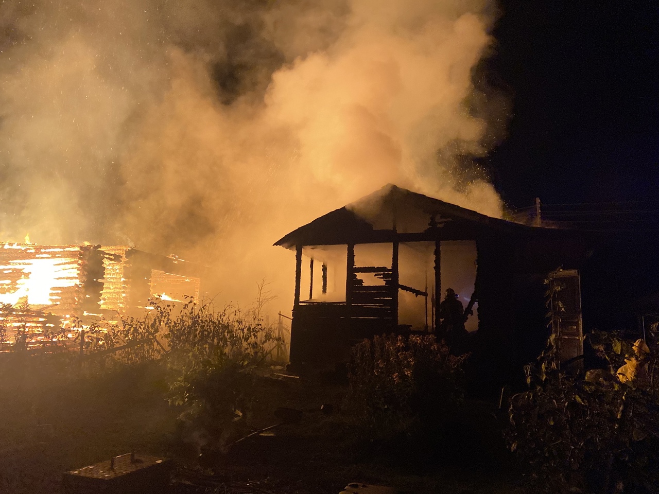 В Белозерском районе женщина пострадала при пожаре в деревянном доме |  09.09.2022 | Вологда - БезФормата