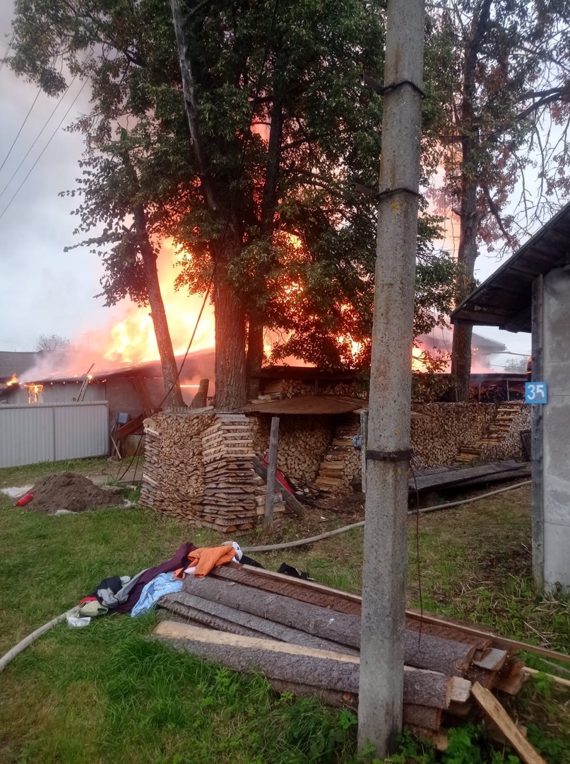 В Сокольском районе мужчина пострадал при пожаре в частном деревянном доме  | 11.09.2022 | Вологда - БезФормата