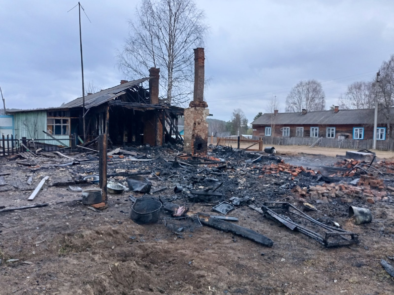 В Великоустюгском районе мужчина получил ожоги при пожаре в деревянном доме  | 04.05.2022 | Вологда - БезФормата