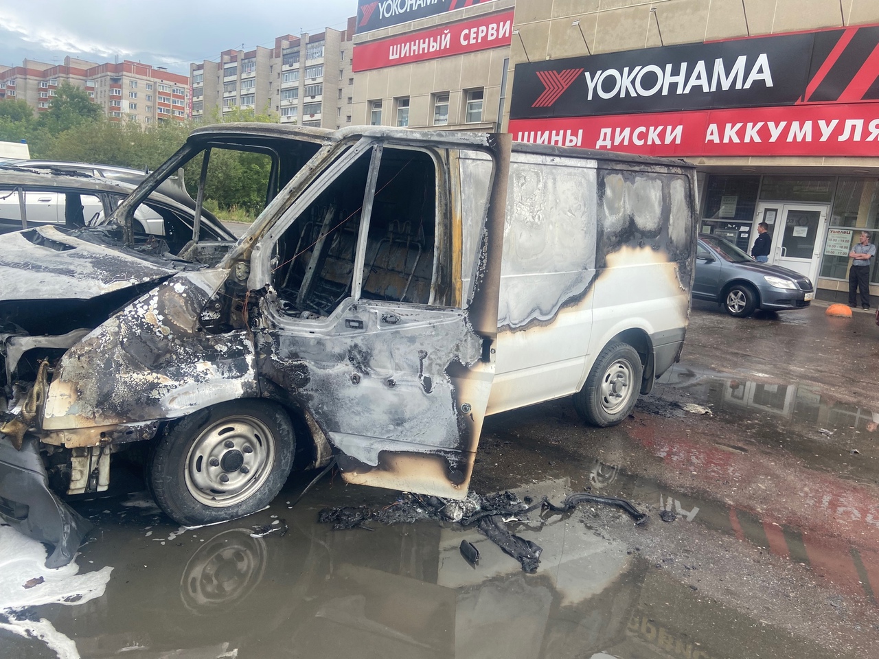 Два автомобиля сгорели в Вологде на улице Северной | 24.07.2021 | Вологда -  БезФормата