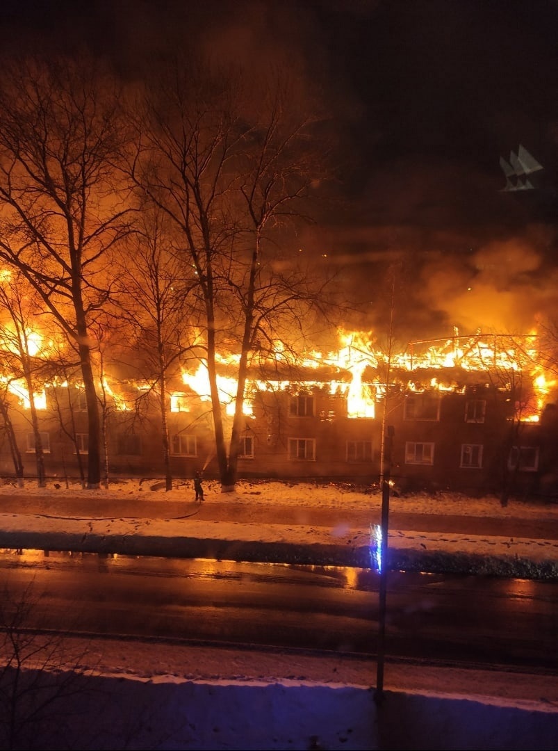 20-квартирный деревянный жилой дом сгорел в Соколе 26 января | 26.01.2023 |  Вологда - БезФормата