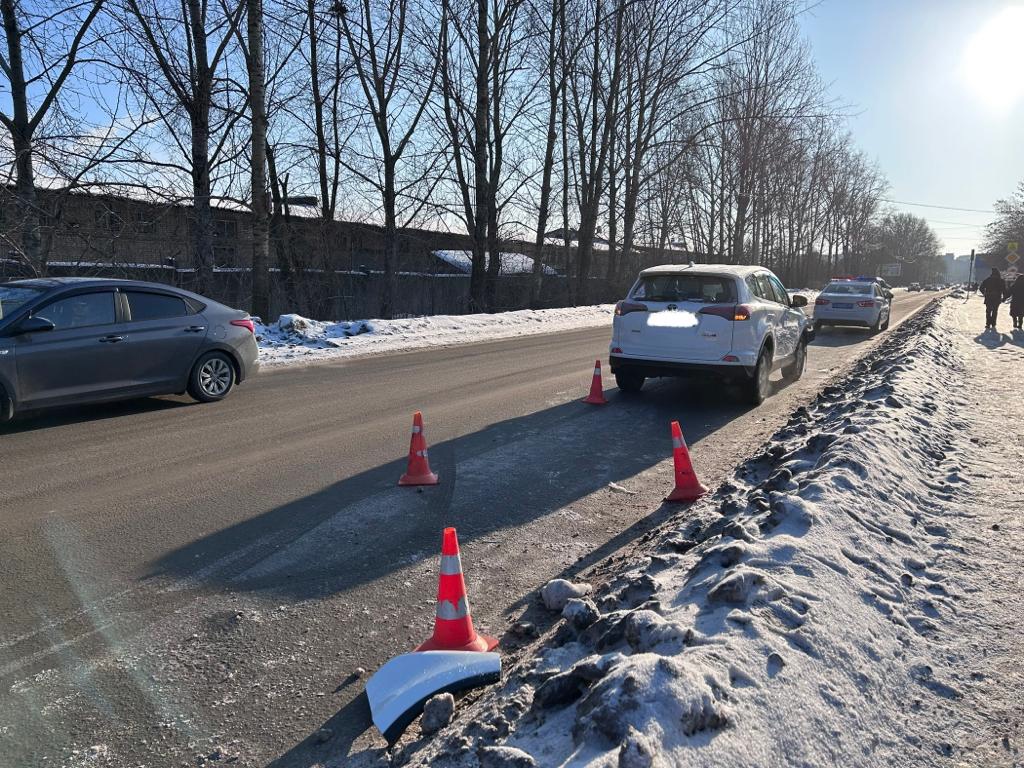 Автомобиль сбил двух человек на пешеходном переходе в Вологде 23 февраля |  23.02.2023 | Вологда - БезФормата