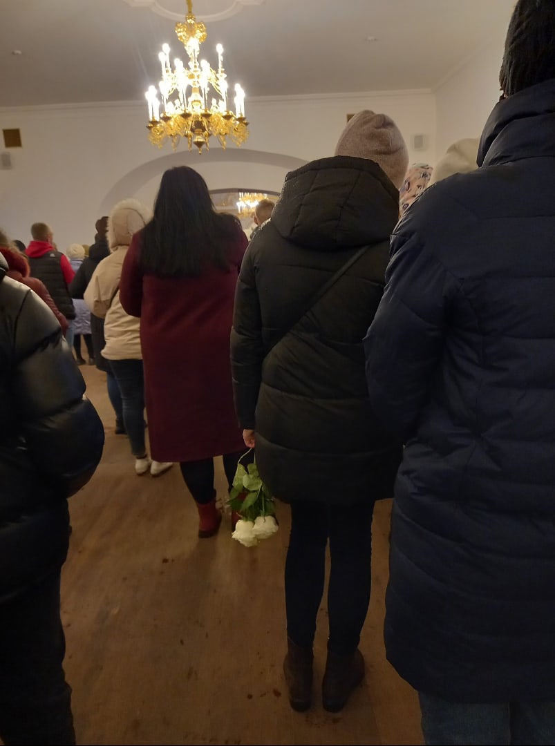 На прощание с Соней Жаворонковой вологжане принесли живые цветы |  21.10.2021 | Вологда - БезФормата