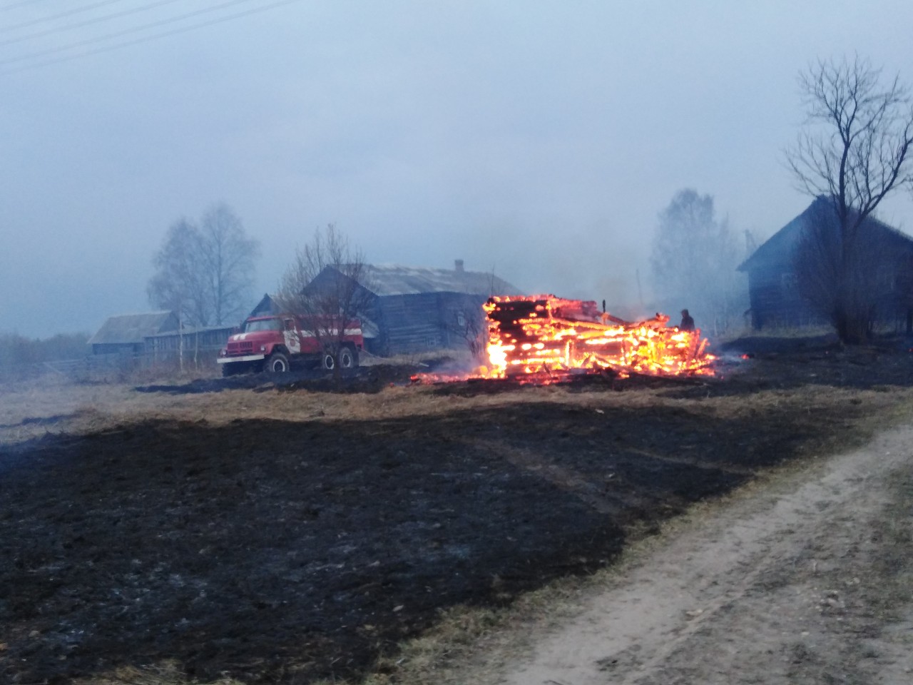 Пол села. Акишево Бабаевский район. Деревня Бабаево Вологодская область. Деревня Акишево Бабаевский район. Пожара Вологодская область Бабаевский район.