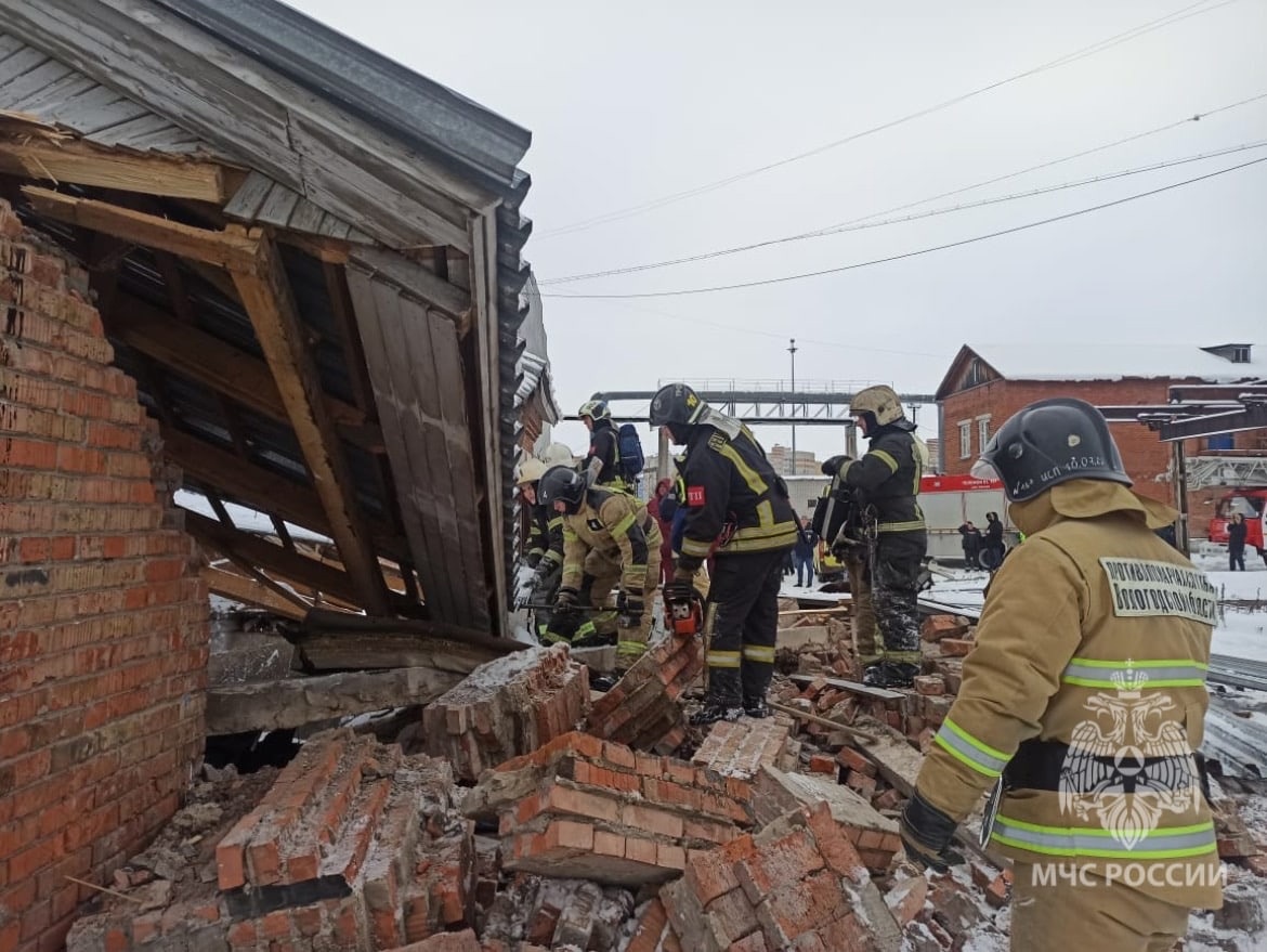 В Вологде на улице Можайского взорвалось здание склада | 06.02.2023 |  Вологда - БезФормата