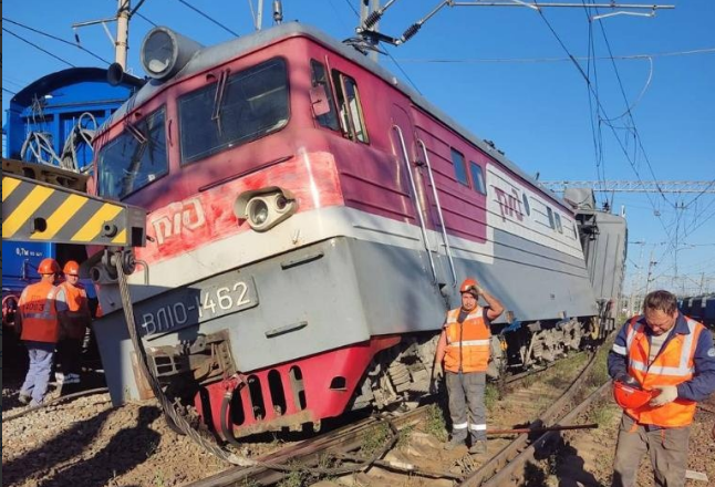 В Бабаево сошел с рельсов электровоз | newsvo.ru