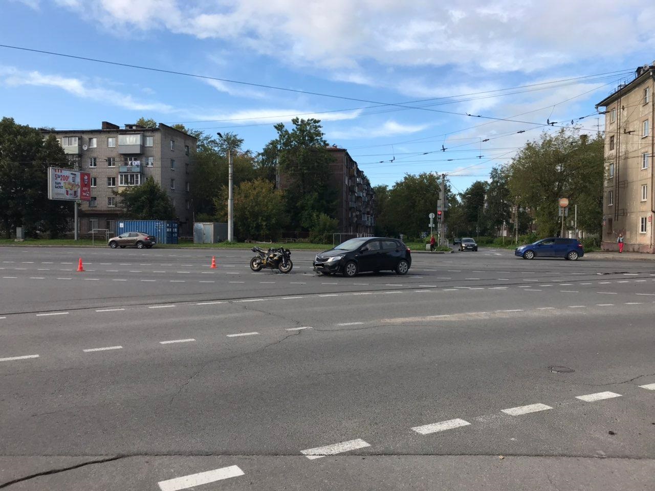 В Череповце 74-летняя пенсионерка за рулем «Киа» сбила мотоциклиста