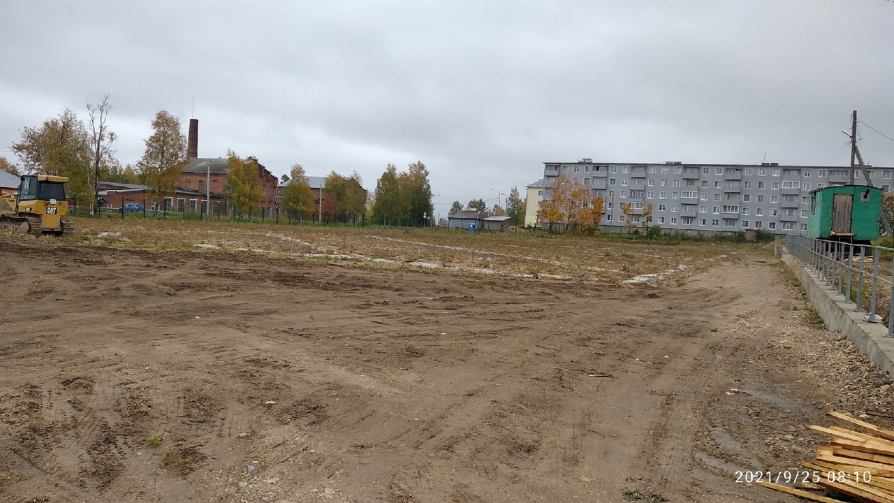 Стадион в Белозерске, который обещали сдать несколько лет назад, вновь не будет достроен