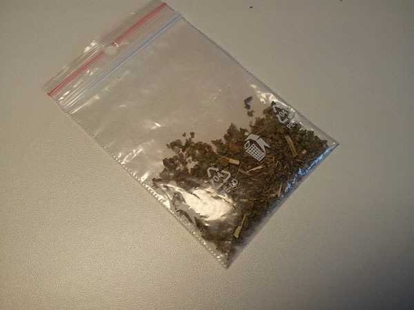 Фото спайса в пакете что делают за употребление наркотиков