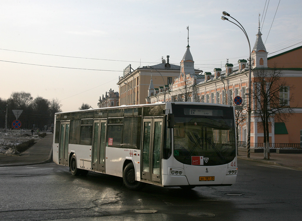 В Вологде перевозчик, обслуживающий шесть автобусных маршрутов, прекратил свою работу