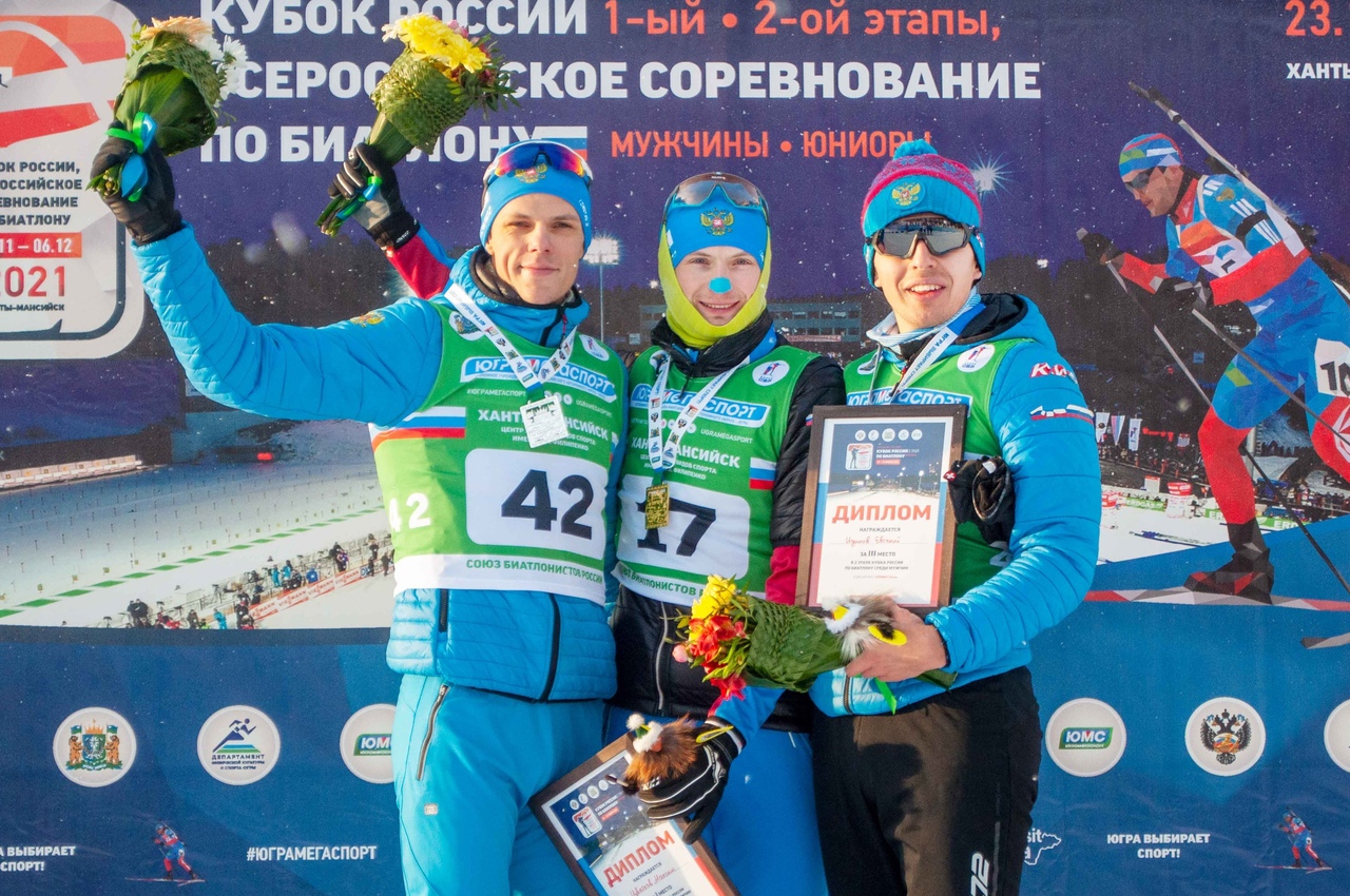 Максим Цветков выиграл спринт на втором этапе кубка России по биатлону