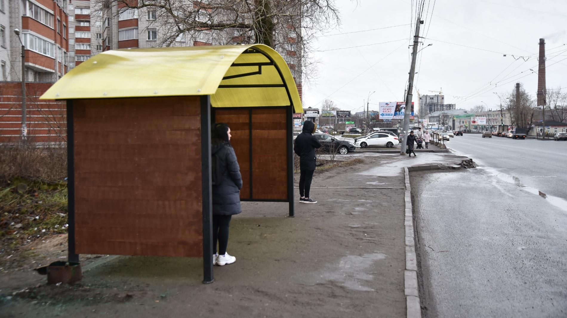 Остановка угрожать. Остановка в Вологде. Деревянная остановка. Современные автобусные остановки. Остановка фото.