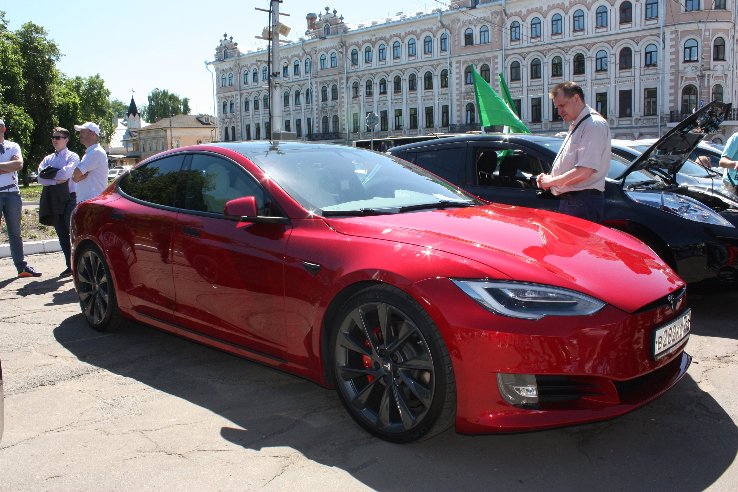 В Вологде открылась выставка электромобилей на площади Революции |  04.06.2021 | Вологда - БезФормата