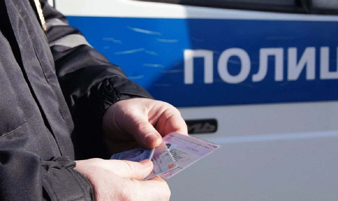 В Череповце задержали водителя с поддельными правами