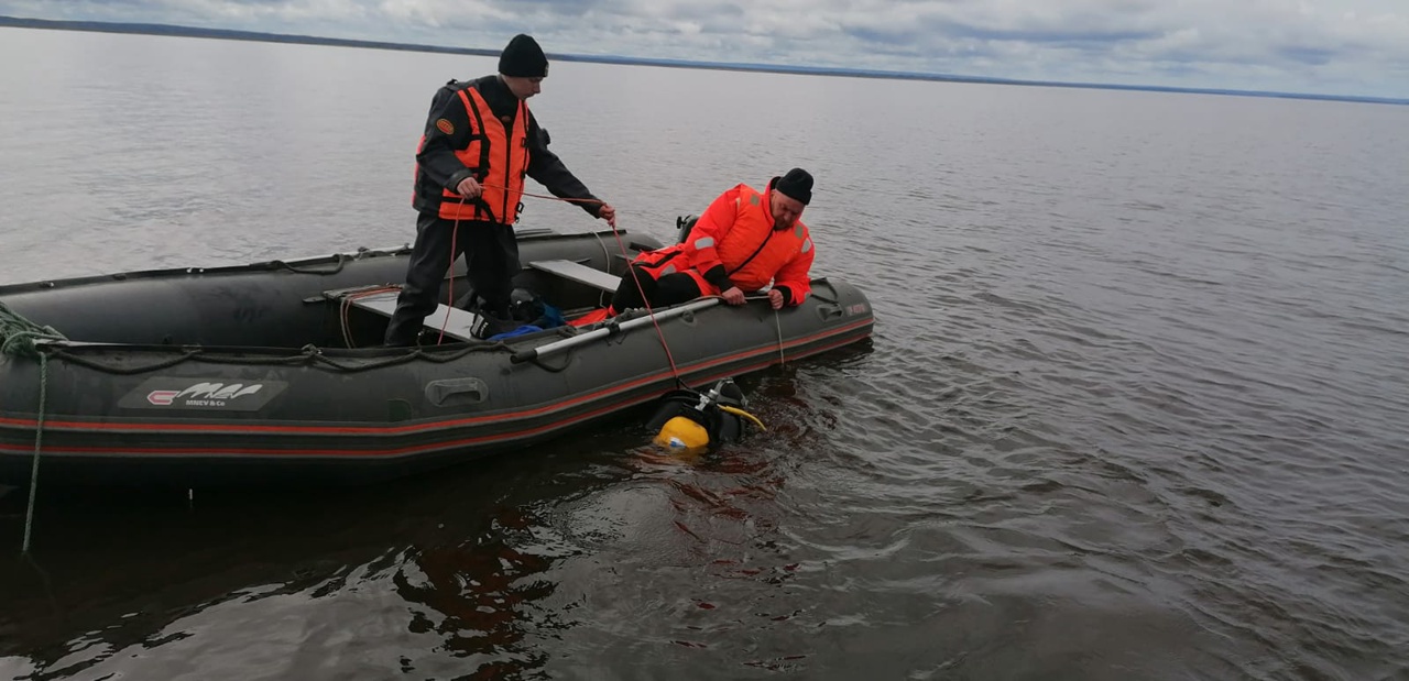 В Вытегорском районе продолжаются поиски двоих пропавших рыбаков