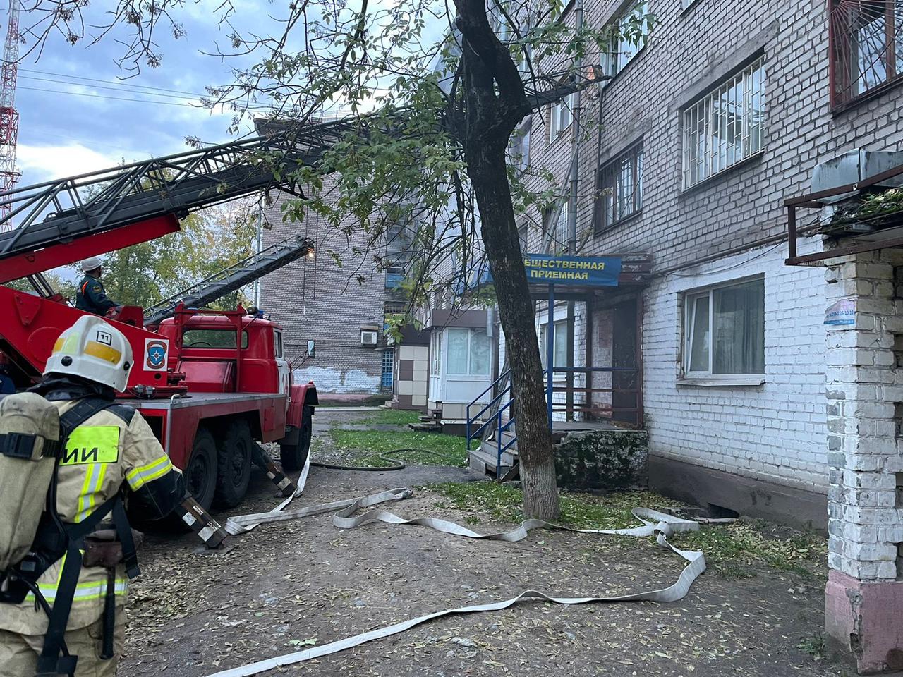 В доме на улице Ленина в Череповце произошёл пожар: два человека погибли, один пострадал