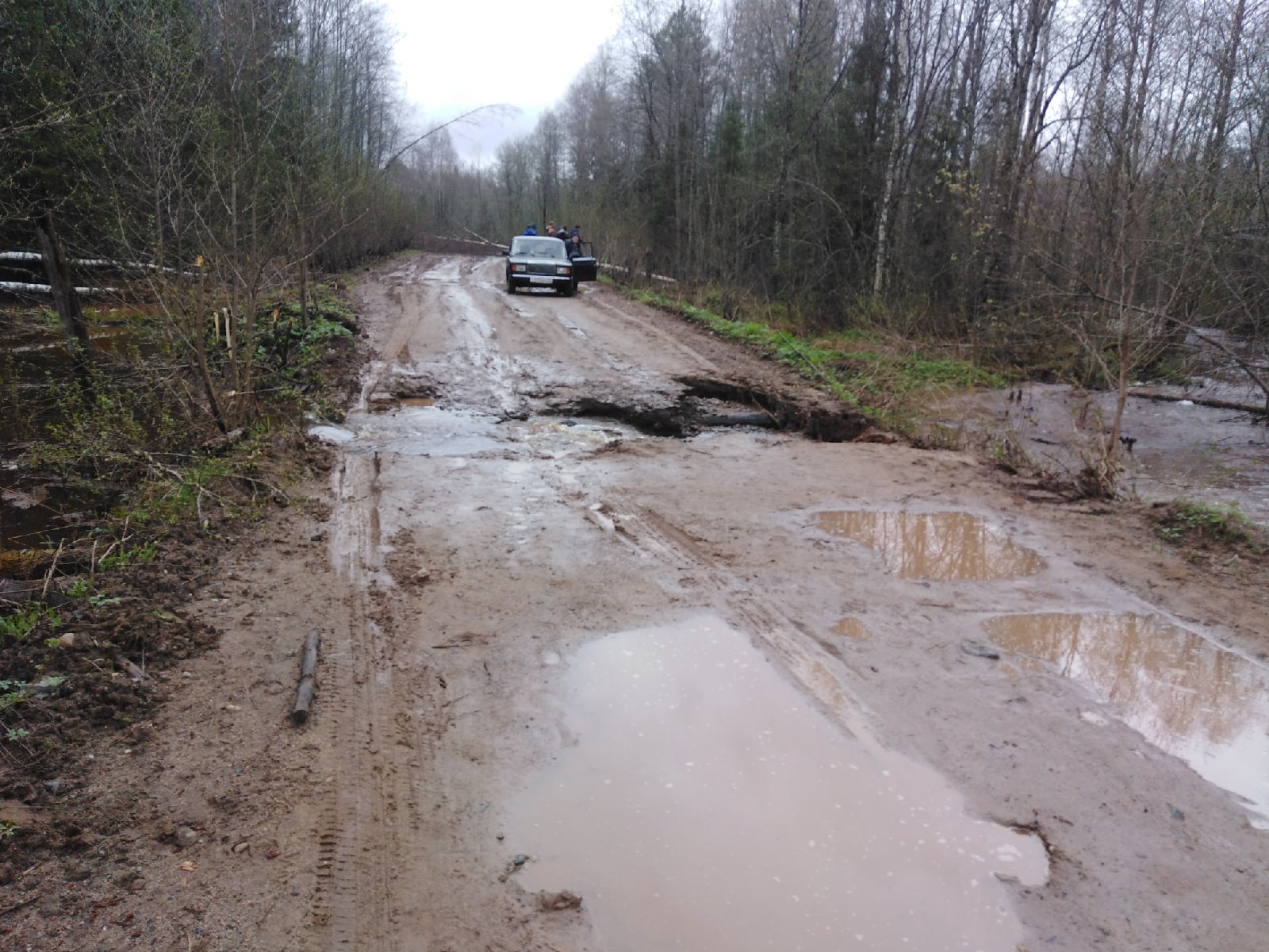 В Вытегорском районе разбита единственная дорога для нескольких деревень