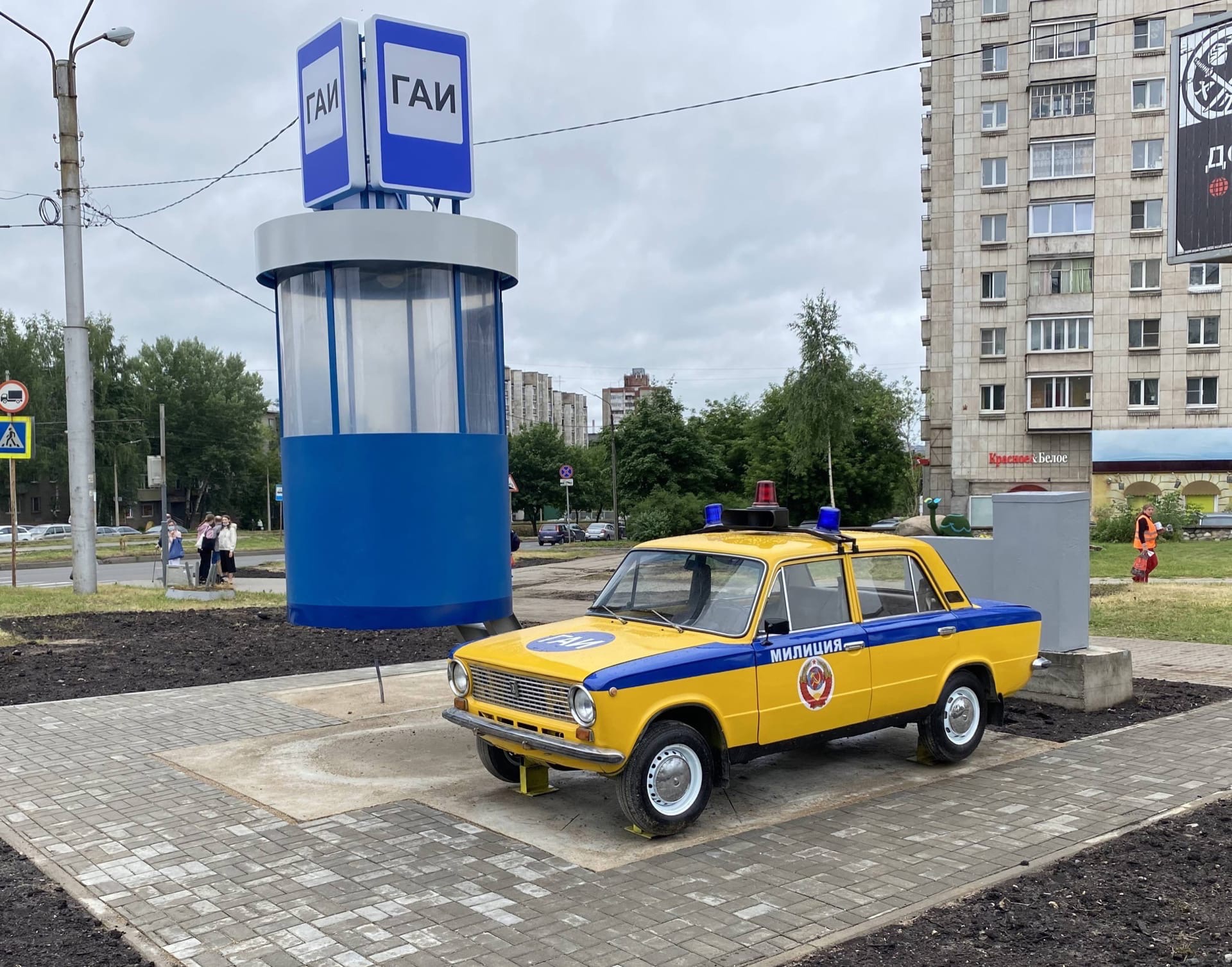 «Стакан» ГАИ и милицейская «копейка» появились на Красноармейской площади в Череповце