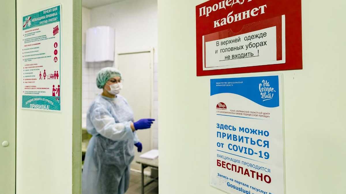 В Москве ввели обязательную вакцинацию от COVID-19 для работников сферы услуг