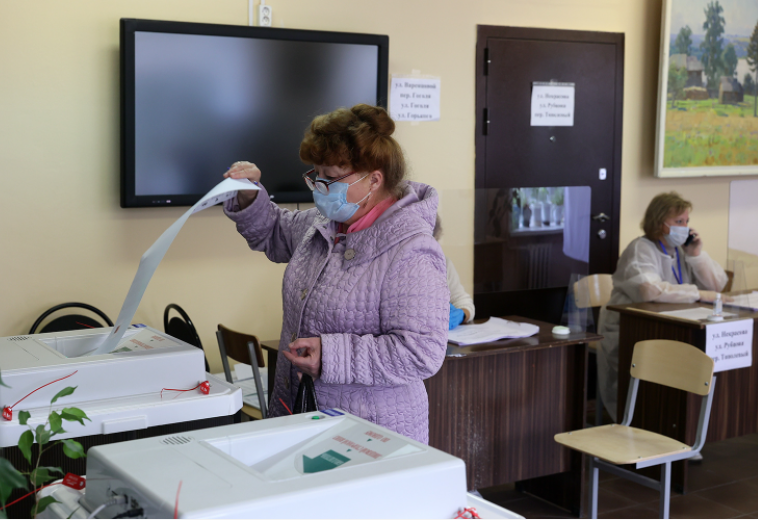 Валентина Артамонова и Алексей Канаев побеждают на выборах в Госдуму
