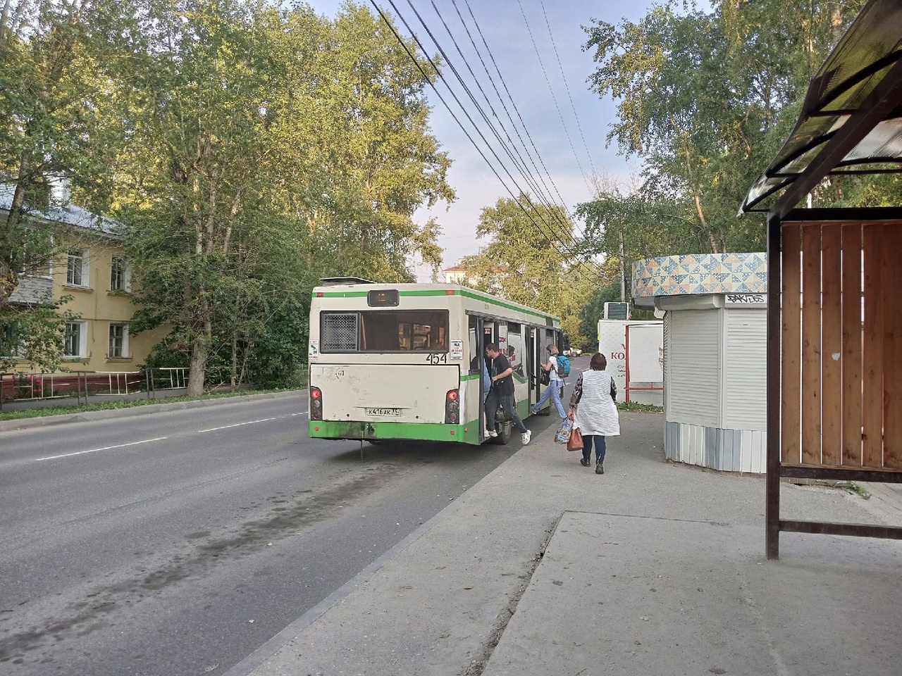 Жители Элмы уже полгода бьются за увеличение количества автобусов у себя в  районе, а вместо этого могут лишиться одного маршрута | 04.08.2022 |  Вологда - БезФормата