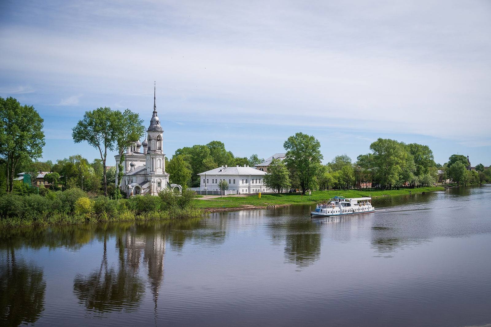 Вологда ул набережная. Набережная реки Вологда. Река в Вологде в городе. Река Вологда Вологодская область.