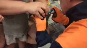 Вологодские спасатели помогли трехлетнему мальчику снять с пальчика деталь конструктора