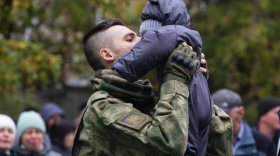 Губернатор Вологодской области пообещал вернуть мобилизованных отцов троих детей домой 