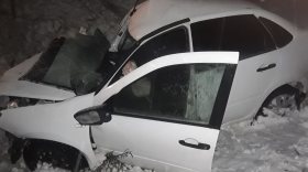 В Харовском районе легковой автомобиль столкнулся с Камазом