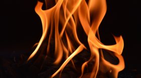 В Череповецком районе мужчина погиб при пожаре на складе с углем