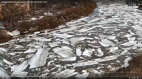 В Вологде камеры видеонаблюдения зафикисировали опасные игры подростков на льдинах