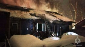 В Бабаевском округе мужчина пострадал при пожаре в деревянном доме