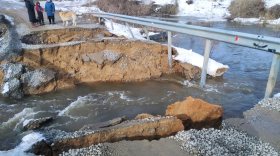 В Вологодском районе ребенка потоком унесло в трубу на реке, где ранее размыло мост