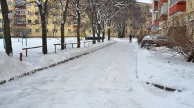 17 снегоуборочных машин работают на улицах Вологды