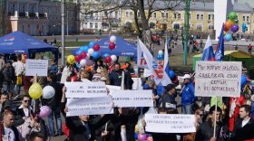 В Вологде участники первомайской демонстрации обратились к Путину