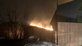 Из-за пала травы огонь подобрался к деревням в Череповецком районе