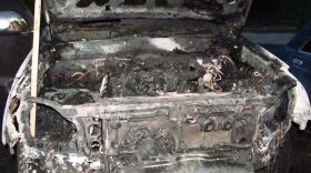 Тойота Ланд Крузер горела в Череповце: не исключен поджог 