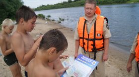 В Вологде дети купаются на «диком» пляже без присмотра взрослых