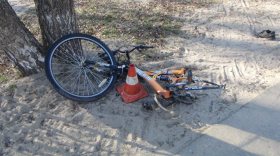 В Кадуе пьяный мотоциклист насмерть сбил школьника, ехавшего на велосипеде по краю дороги