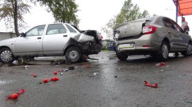 Три машины столкнулись в Вологде: среди пострадавших - ребенок